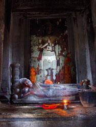 http://www.canbypublications.com/siemreap/temples/photos-temples/ph-angwat8.jpg