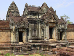 http://www.canbypublications.com/siemreap/temples/photos-temples/ph-bantsam2h.jpg
