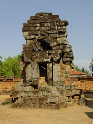 http://www.canbypublications.com/siemreap/temples/photos-temples/ph-watatwea4.jpg